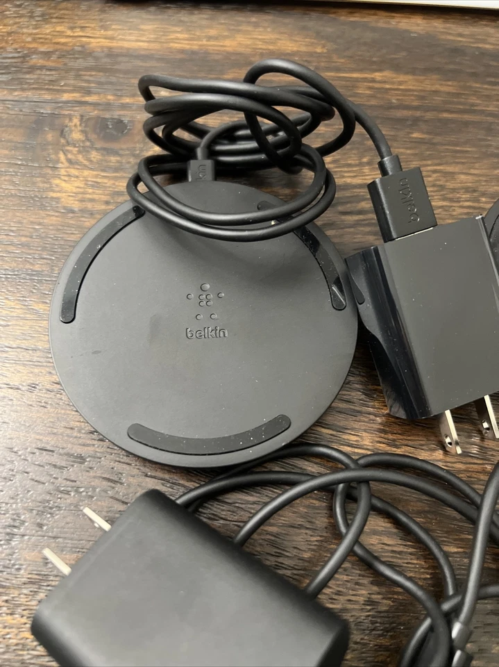 Belkin BOOST LOAD 10W Qi Wireless Pad (LOTE DE 5) para Apple y Samsung Negro Foto 2 de 4