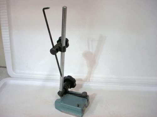  VINTAGE V BLOCK FIXTURE W/ MITUTOYO DIAL INDICATOR HOLDER  MACHINIST / STAND