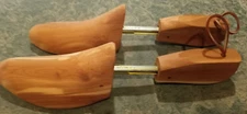 2 CEDAR Medium SHOE KEEPER SET ROCHESTER SHOE TREE CO. ADJUSTABLE (45A)