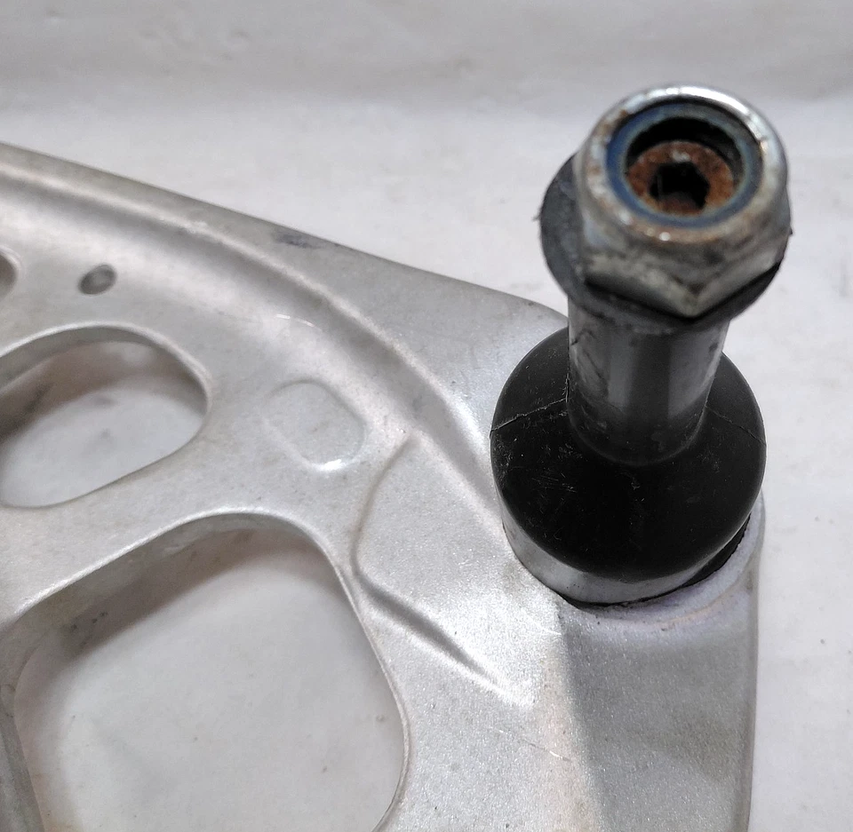 97-03 BMW 323i 325i 328i FRONT LH DRIVER SIDE LOWER CONTROL ARM - Image 3 of 4