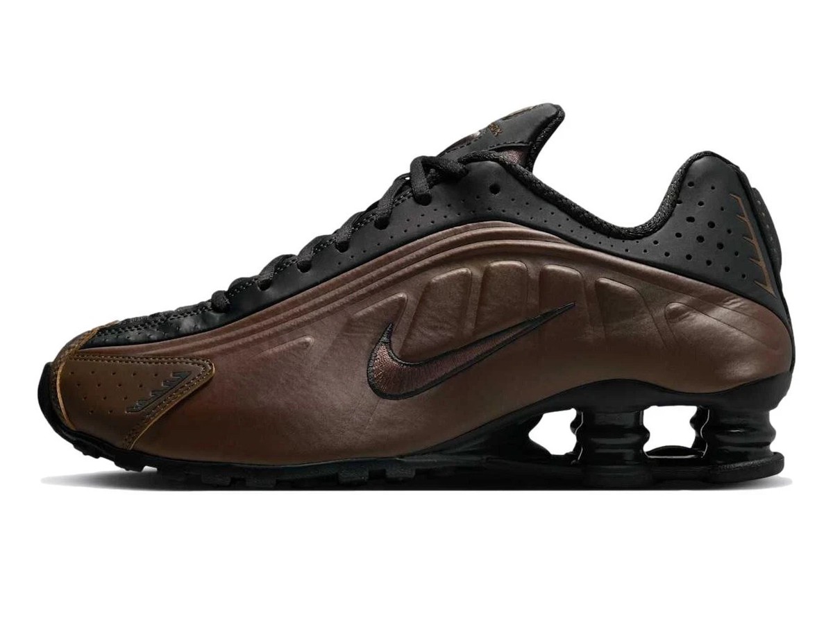i*i様 Nike Shox R4 ブラウン/ブラック Nike Shox R4 Off Noir Ironstone Sneakers Brown Black AR3565-007