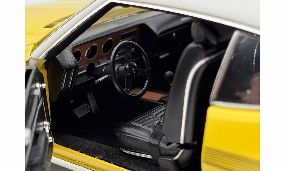 ACME Diecast A1801227 - 1/18 1972 Pontiac Lemans GTO Monarch Yellow - Image 3 of 4