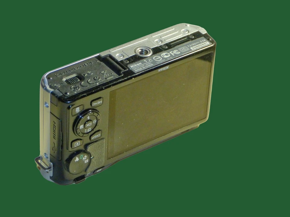 NIKON j1 (plateado) - puerta de batería NO se cierra Foto 3 de 4