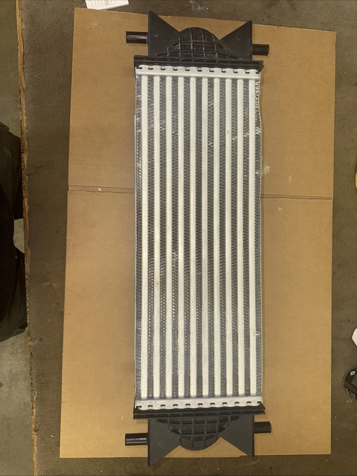 Intercooler de aire Ford Bronco 2021-2023 2,7 L turbo carga *6 k millas MB3G-6D624-AA Foto 2 de 3