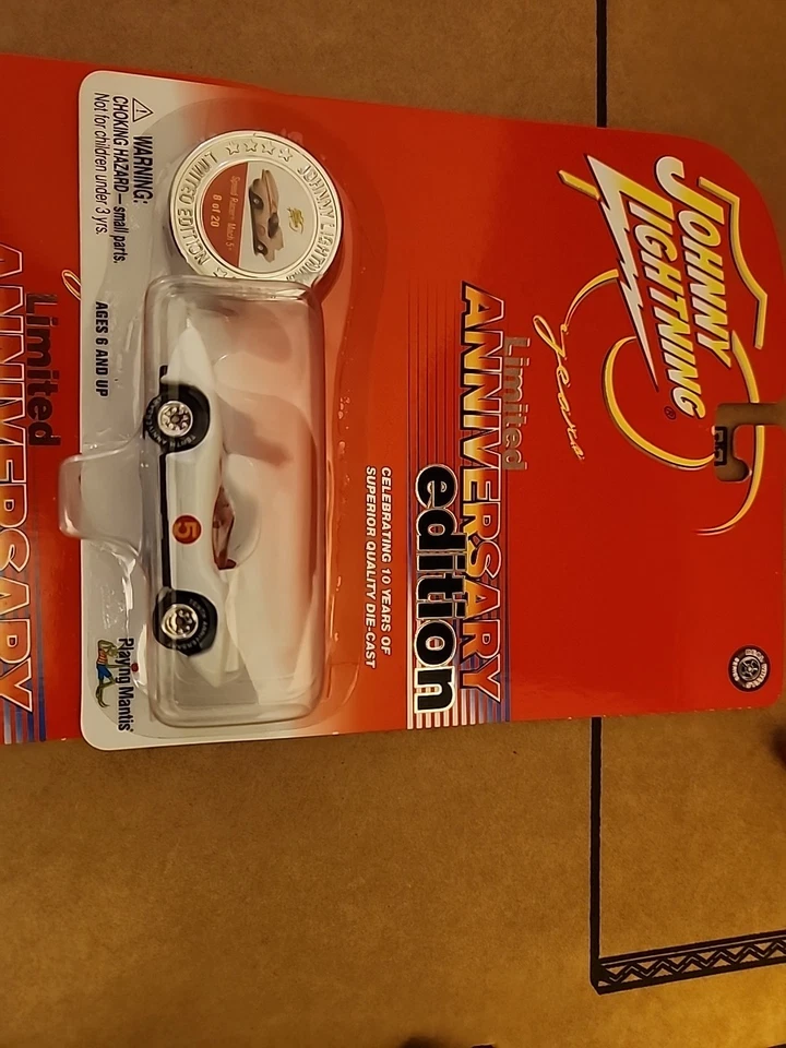 Lote de 2 coches Johnny Lightning aniversario limitado incluyendo Speed Racer Foto 2 de 4