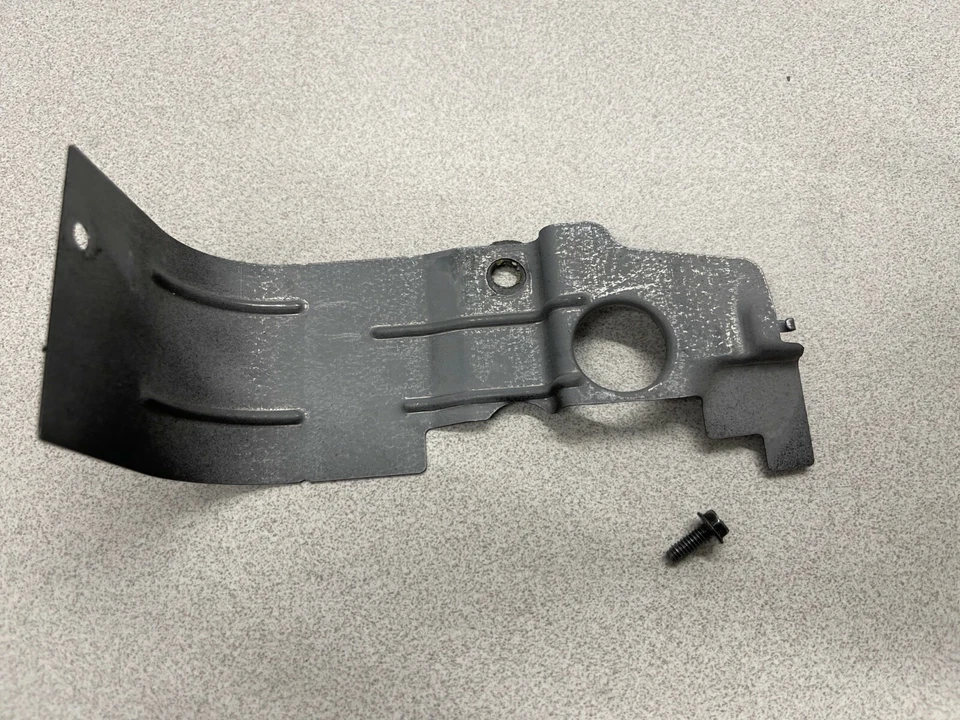 Briggs and Stratton Cylinder Shield Engine model 126M02-0015-F1 Part # 790836 - Image 3 of 3