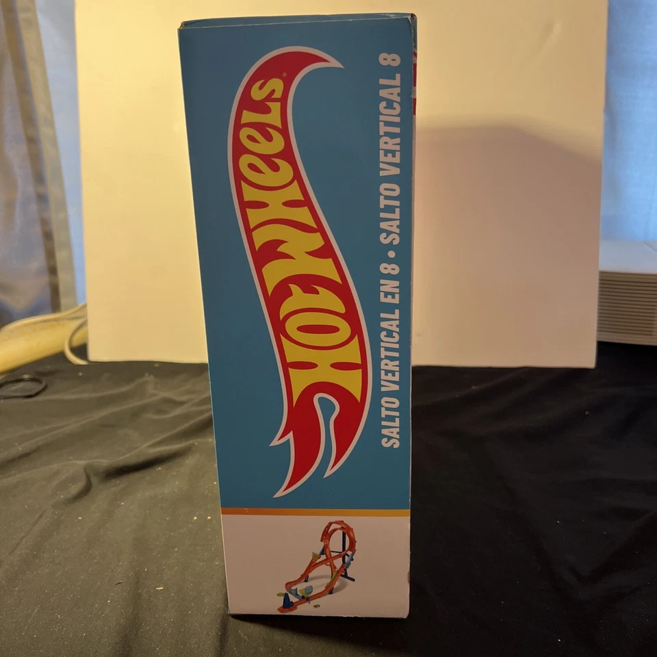 Hot Wheels Stunt Tracks Action Vertical-8 Jump Track Set NEW - Image 2 of 4