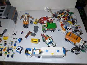 LEGO HUGE LOT 10 LBS 24 Minifigs Airplane Police Fire city 60103 60044 7893