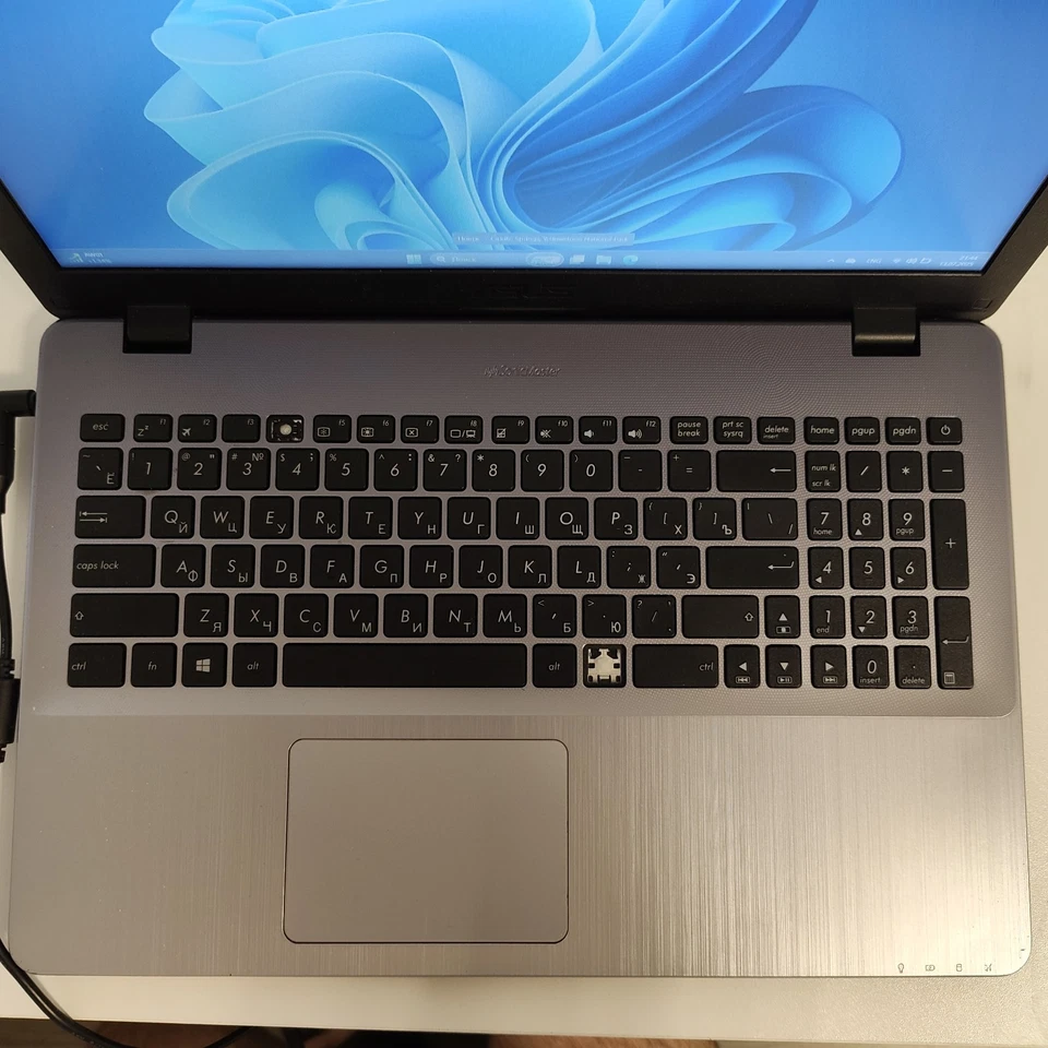 ASUS Vivobook 15 X542 I7-8550U,NVIDIA MX150, 8GB, 256SSD, 1TB HDD - Bild 2 von 4