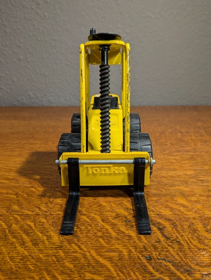Винтажный вилочный погрузчик Tonka 52900 игрушка из прессованной стали металлическая конструкция вилочный погрузчик Tonka - Изображение 3 из 4