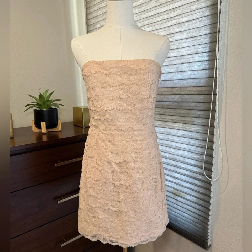 Woman's Forever 21 Lace, Blush Colored Mini dress. Size M - Photo 1/1