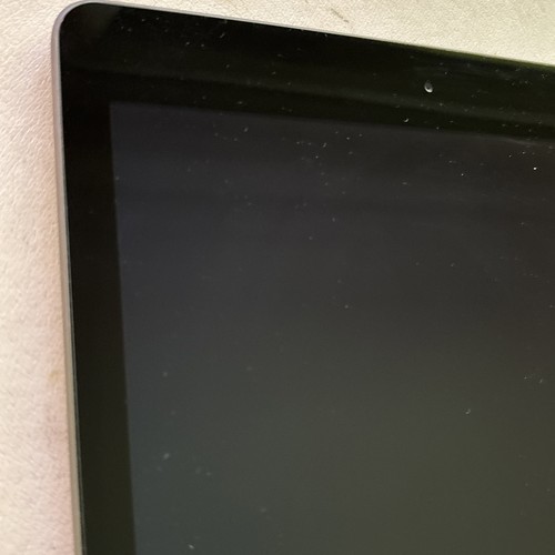 Apple iPad (5th Generation) A1823 32 GB, Wi-Fi + 4G, 9.7 in + Case Bundle - Picture 6 of 17