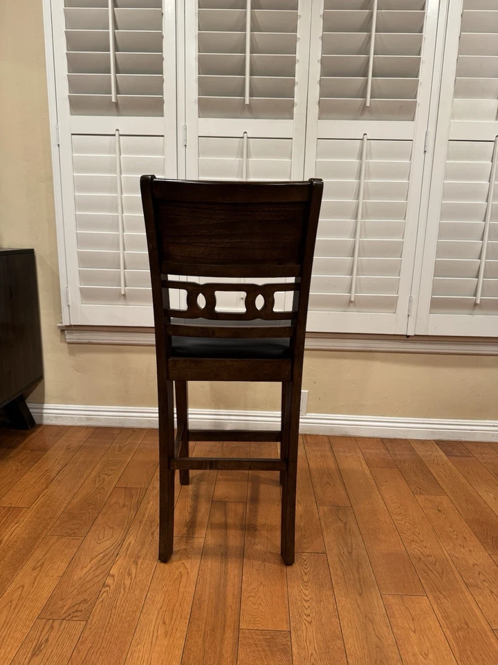 SILLAS DE COMEDOR MUST GO!, mostrador alto acabado nogal cuero poliuretano Foto 3 de 4