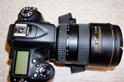 Nikon D D7100 24.1MP /AF-S DX 2.8 18-55 LENS 2 FLASH 3 BATT CHARGER N CASE