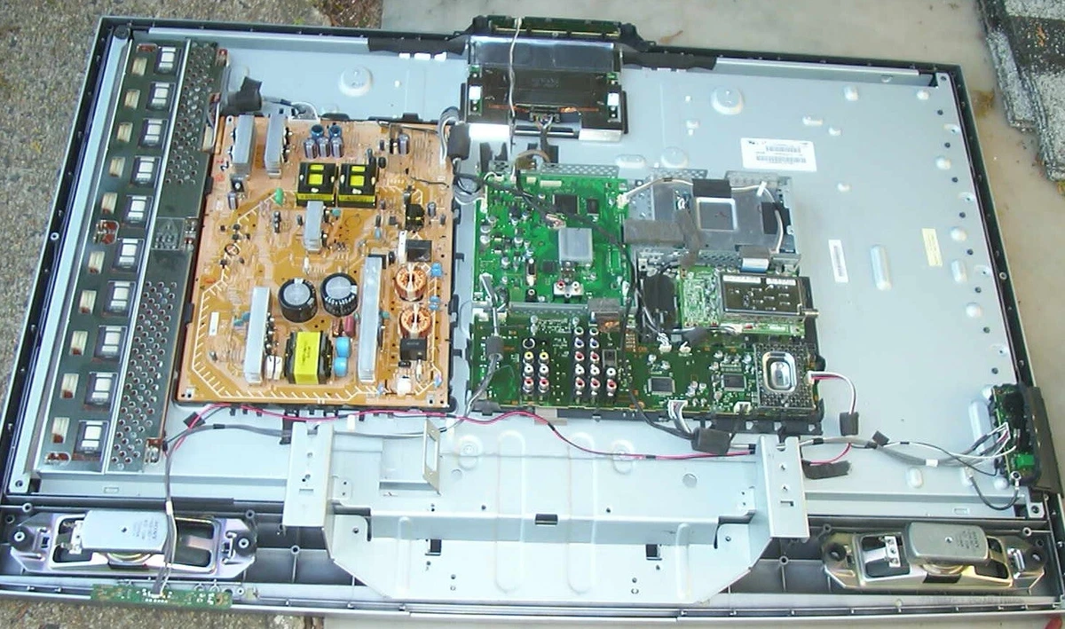 MY SONY BRAVIA KDL46S2000 LCD TV COMES ON FOR SECONDS AND