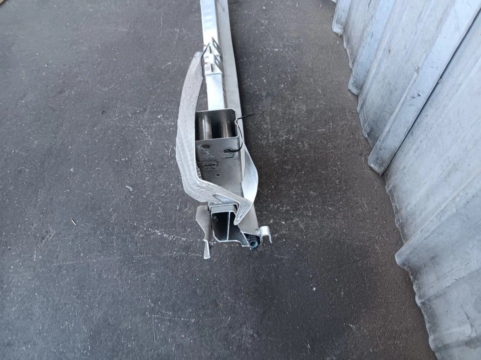 Barra amortiguadora de impacto parachoques trasero 51127336300 OEM BMW i8 2014-19 Foto 4 de 4