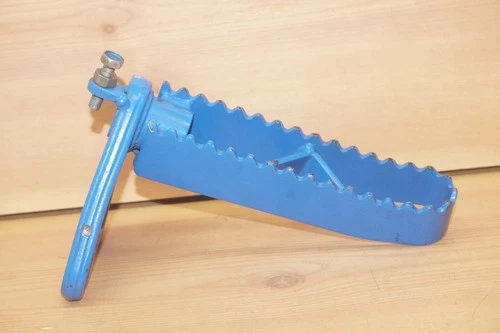 BAR, FRONT FOOTREST RH (BLUE)