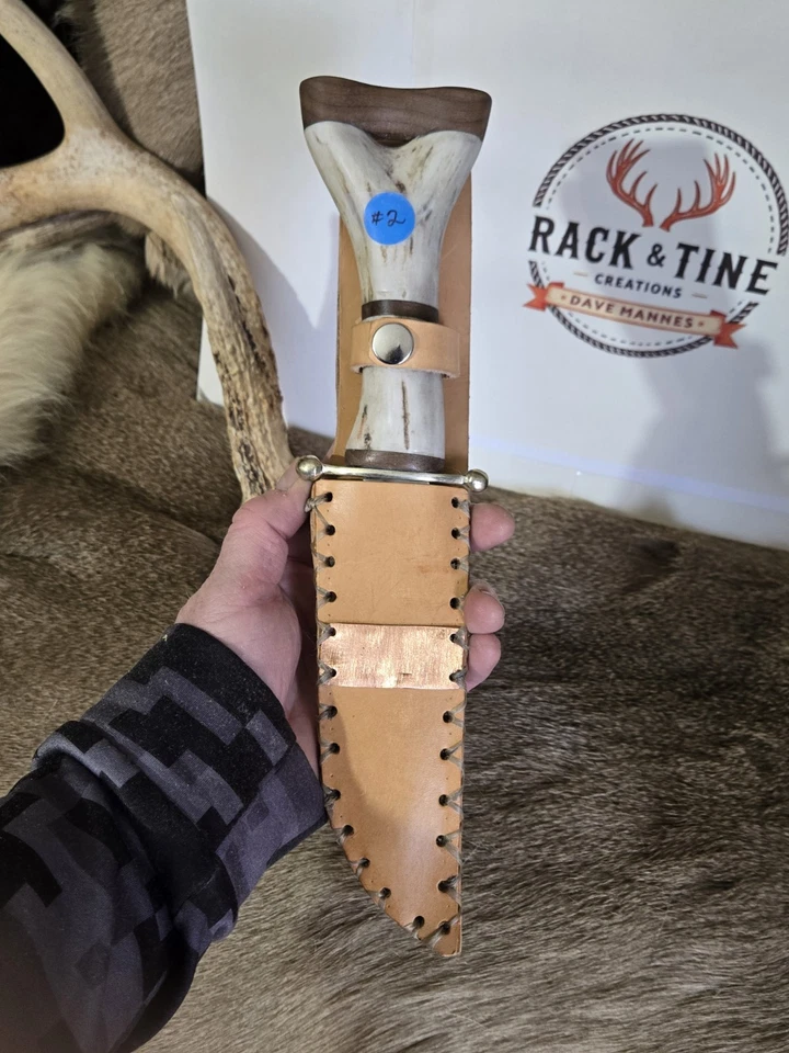 HERMOSO CUCHILLO DE CAZA CON CUERNO DE CIERVO HECHO A MANO HOJA DE CARBONO CON FUNDA 12"  Foto 3 de 4