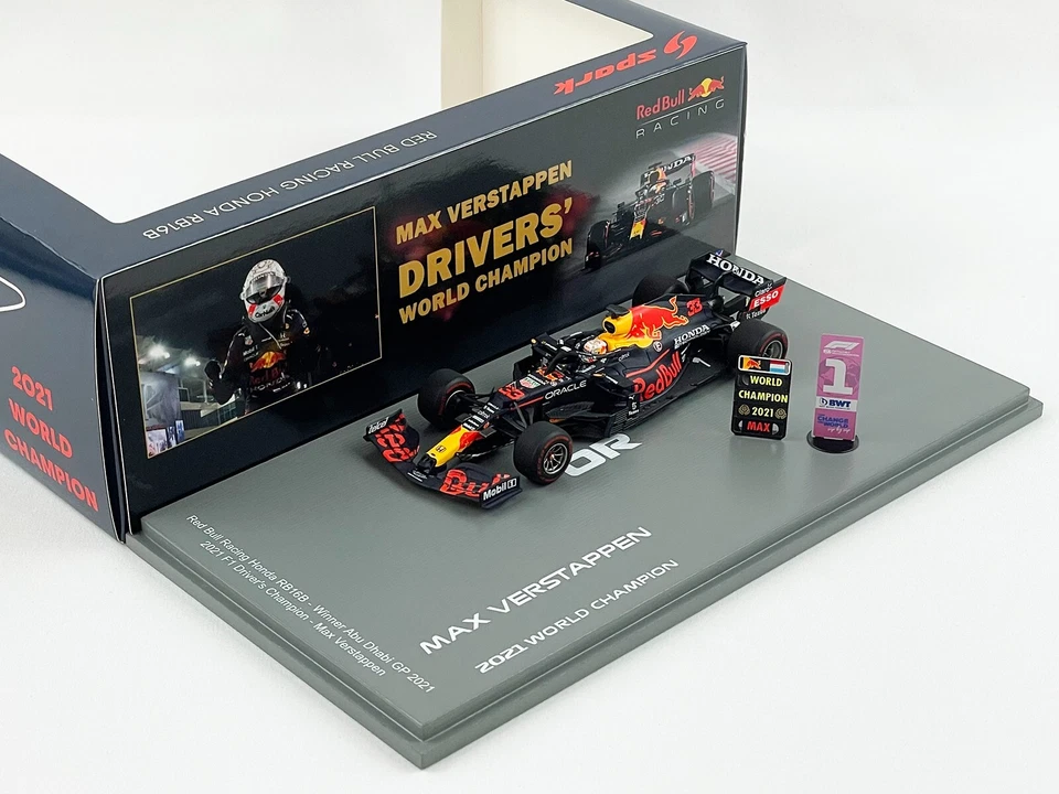 Red Bull F1 RB16B 33 Max Verstappen Abu Dhabi GP 2021 World Champion 1:43 Spark - Image 2 of 4