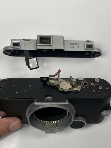 Rara fotocamera vintage Kodak Ektra 35 mm pellicola telemetro + Exa II: per parti di ricambio, così com'è. - Foto 18 di 24