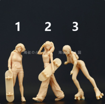 1/87 A Set of New Skateboarding Trend Girl Roller Skating Girl Mini Models