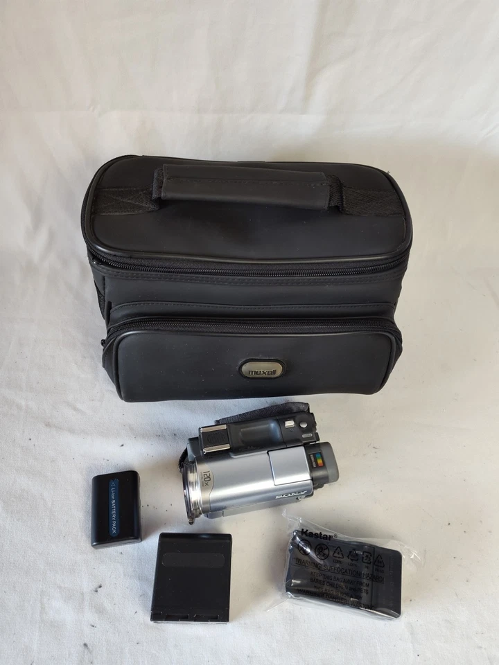 Videocámara Sony Handycam DCR-TRV22 Mini DV Nightshot nueva batería y cargador. Foto 3 de 4