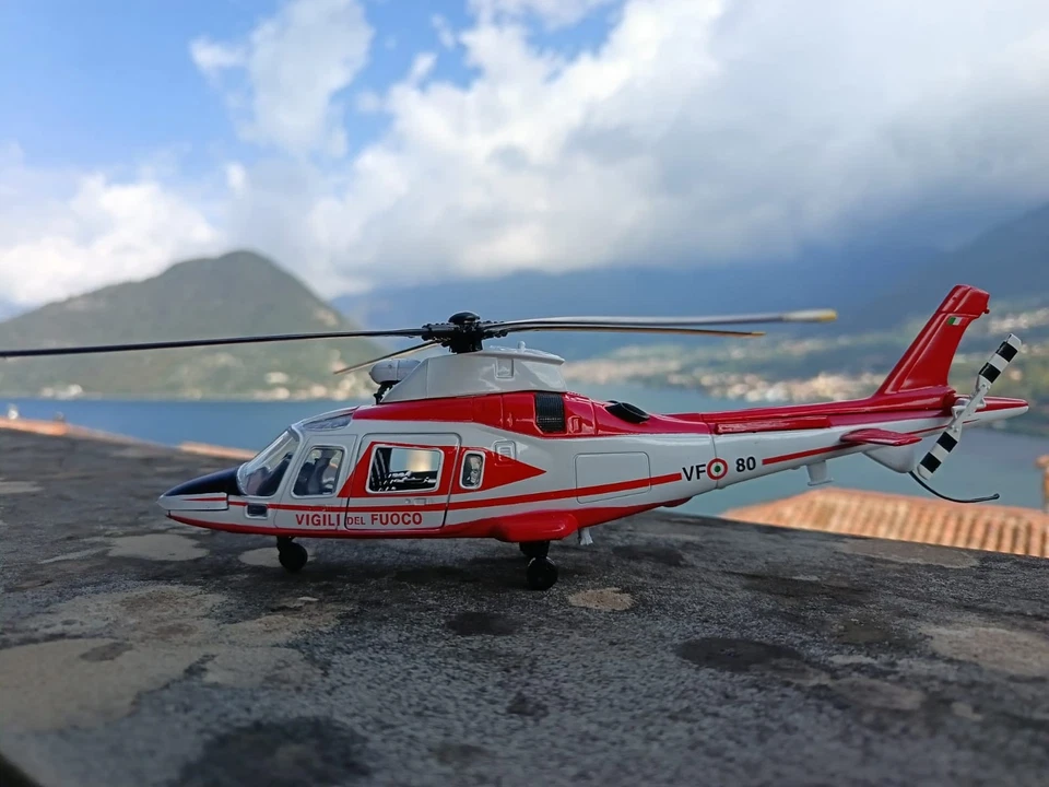 Elicottero Augusta Aw109 Vigili Del Fuoco Die Cast Model 1/43 - Immagine 3 di 4