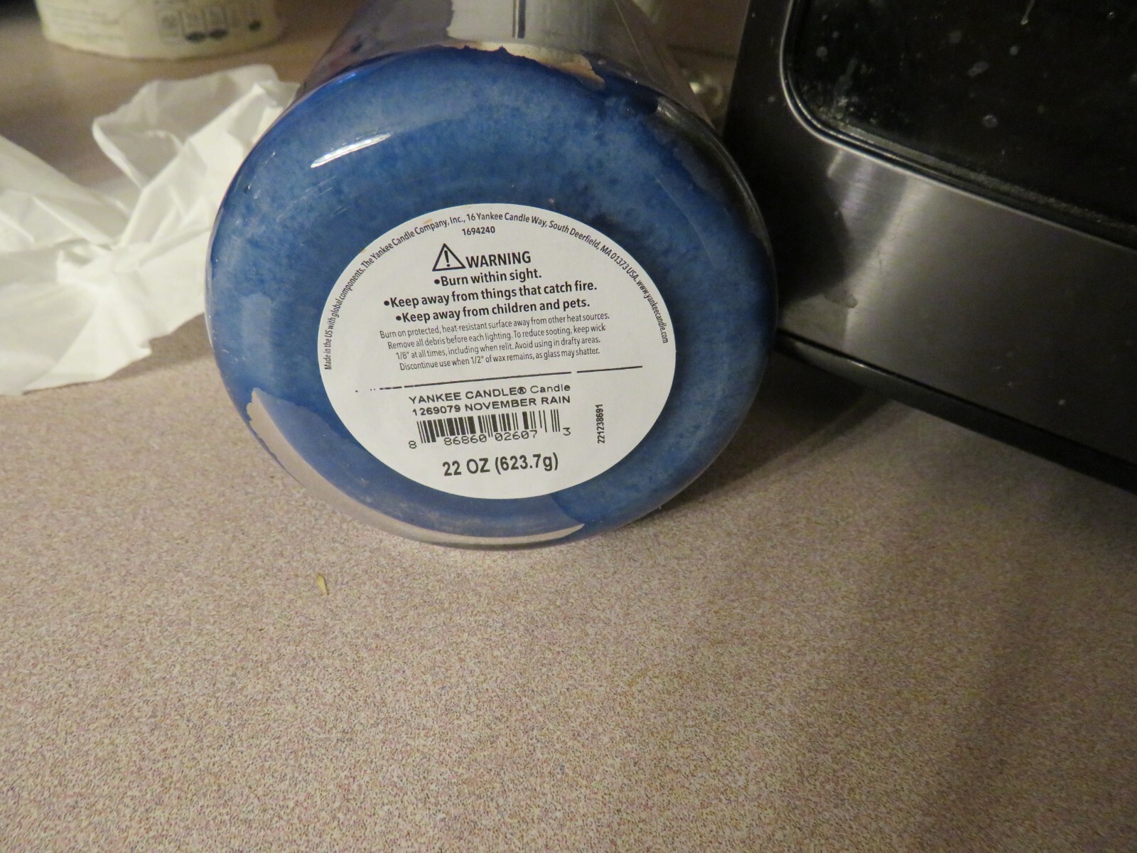 YANKEE CANDLE 122 OZ DISCONTINUED NOVEMBER RAIN GREAT CANDLE, AMBER