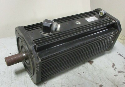Lenze MDSKABS112-22 Servo Motor 3 Ph, 6.4 kW 2490 RPM Broken Connector Cover NOS