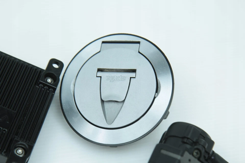 Aprilia RSV 1000 R 583514 Módulo de bloqueo de encendido Bloqueo Llave Infusión Foto 3 de 4