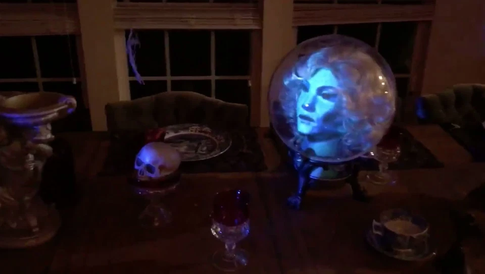 Madam Leota cabeza parlante mansión embrujada utilería personalizada con proyector Disneyland d23 Foto 2 de 4