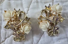 Vintage Emmons Cream Celluloid Flowers clear Rhinestones Clip-on Earrings