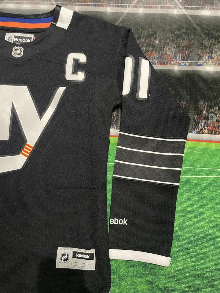 Camiseta deportiva para mujer New York Islanders John Tavares #91 Reebok negra talla pequeña usada Foto 3 de 4