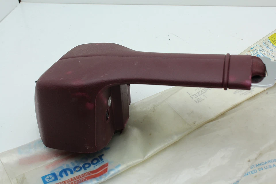 90 1990 Chrysler Town & Country OEM NUEVO CINTURÓN DE SEGURIDAD RETRACTOR SP162 Foto 2 de 4