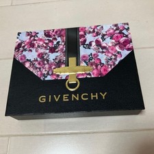 GIVENCHY The Essentials To Enhance Your Eyes ...