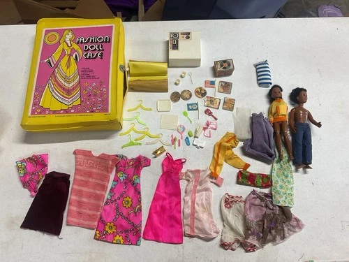 Vintage Tara Toys Fashion Doll Vinyl Case & Barbie Accessories Sho