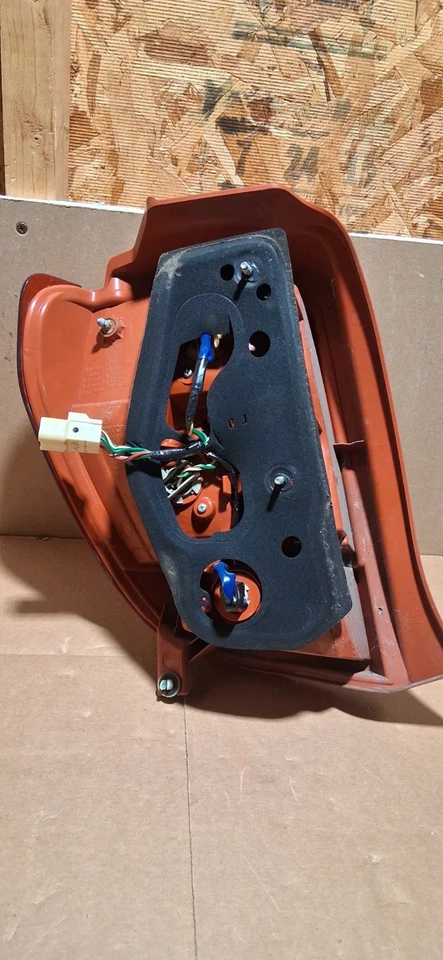 Luz trasera lateral derecha pasajero Scion xD 2008 2009 2010 2011 2012 2013 2014 Foto 4 de 4