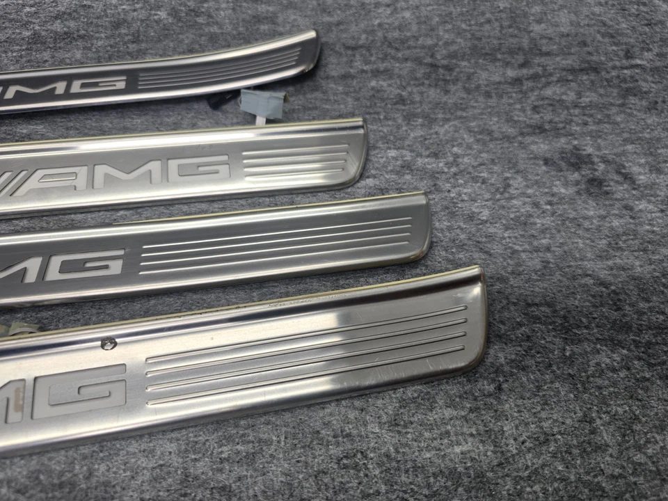 Conjunto de iluminação de placa de degrau para soleiras de arranhão de porta Mercedes W222 S65 S63 Amg fabricante de equipamento original - Imagem 2 de 4