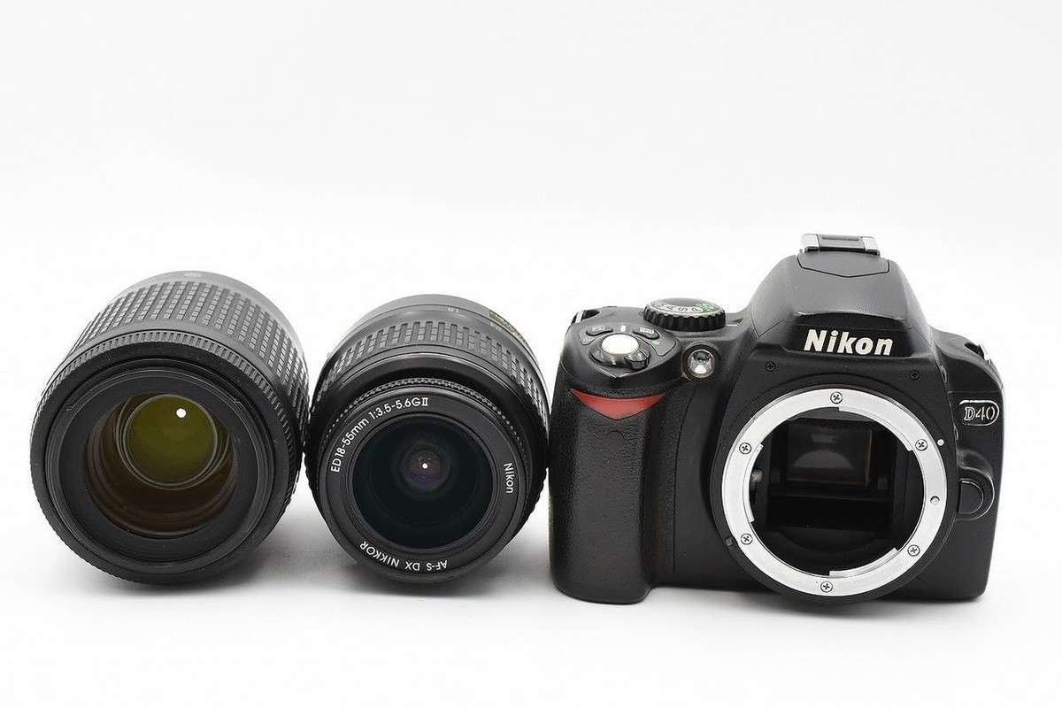 Near Mint Nikon D40X Digital Camera Kit 18-55mm 55-200mm