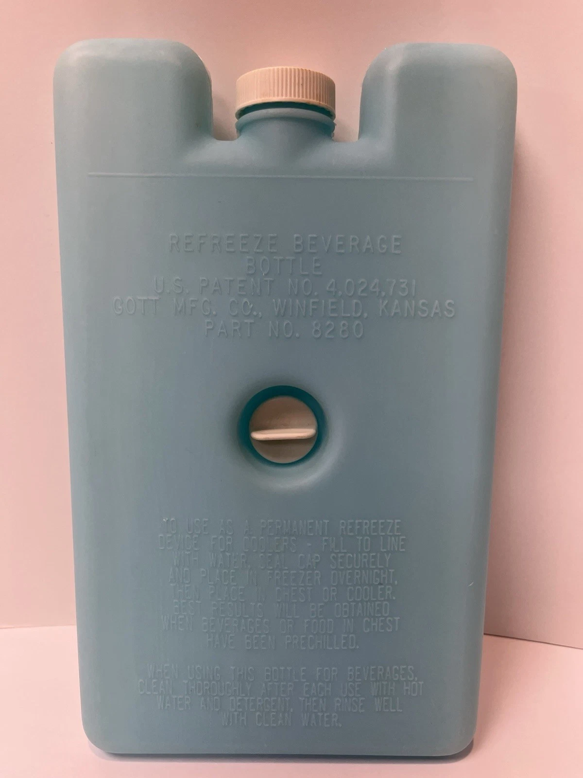 Vintage Rubbermaid Gott Screw In Refreeze Beverage Bottle #8280 Cooler Ice Pack