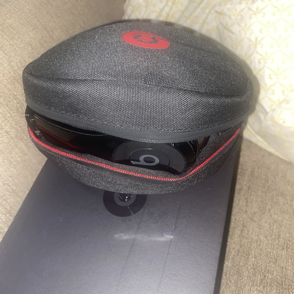 Beats by Dr. Dre Beats Solo3 Wireless OnEar Headphones With Charger