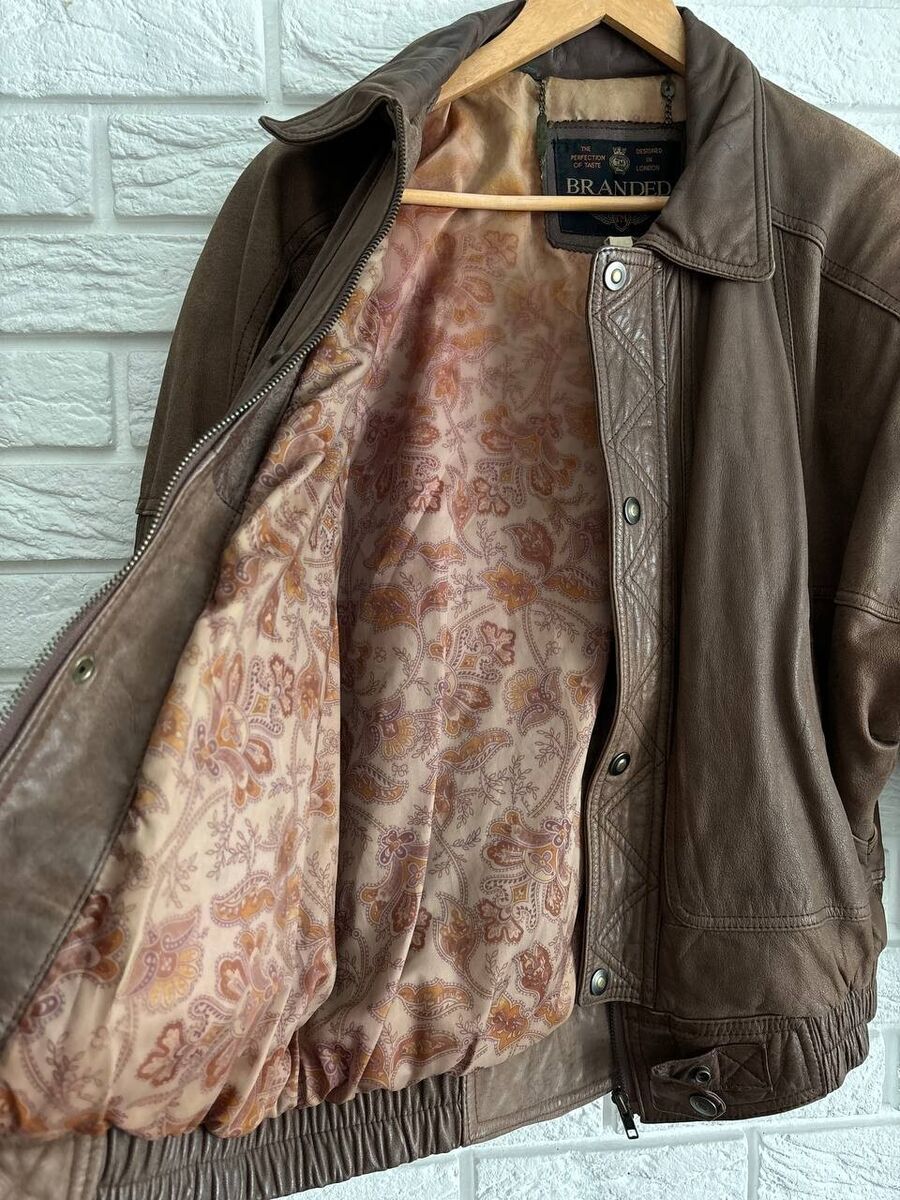 T.M Branded leather browm bomber jacket vintage Made in T.M Branded leather browm bomber jacket vintage Made in