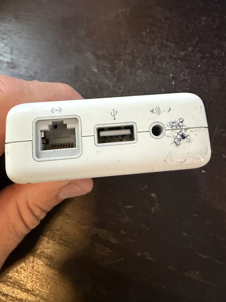 Apple AirPort Express Wi-Fi Base Station Model A1084 R16 - Image 2 of 4