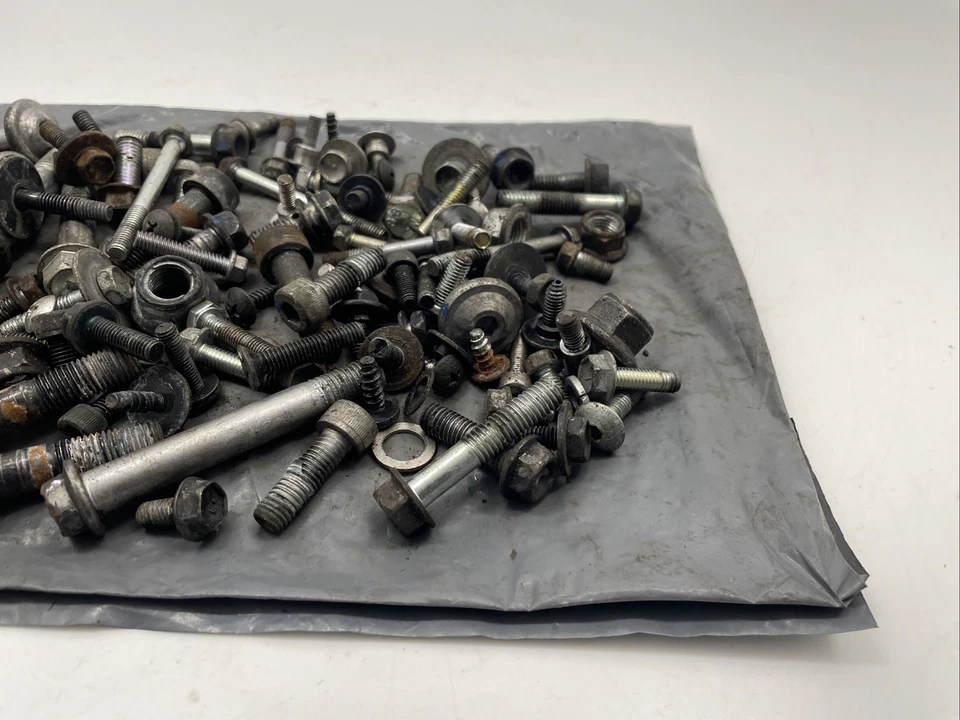 ♻️ Juego de tuercas y pernos Suzuki GSX 1250 FA L0 2010 - 2016 ♻️ Foto 3 de 4