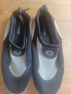 S7 Star Water Shoes Size 10 / 44