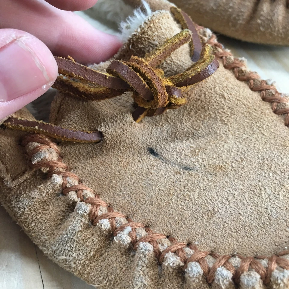 Zapatillas Minnetonka Mujer 8 Mocasines Beige Sin Cordones Cuero Con Cordones Comodidad 4011 Foto 4 de 4