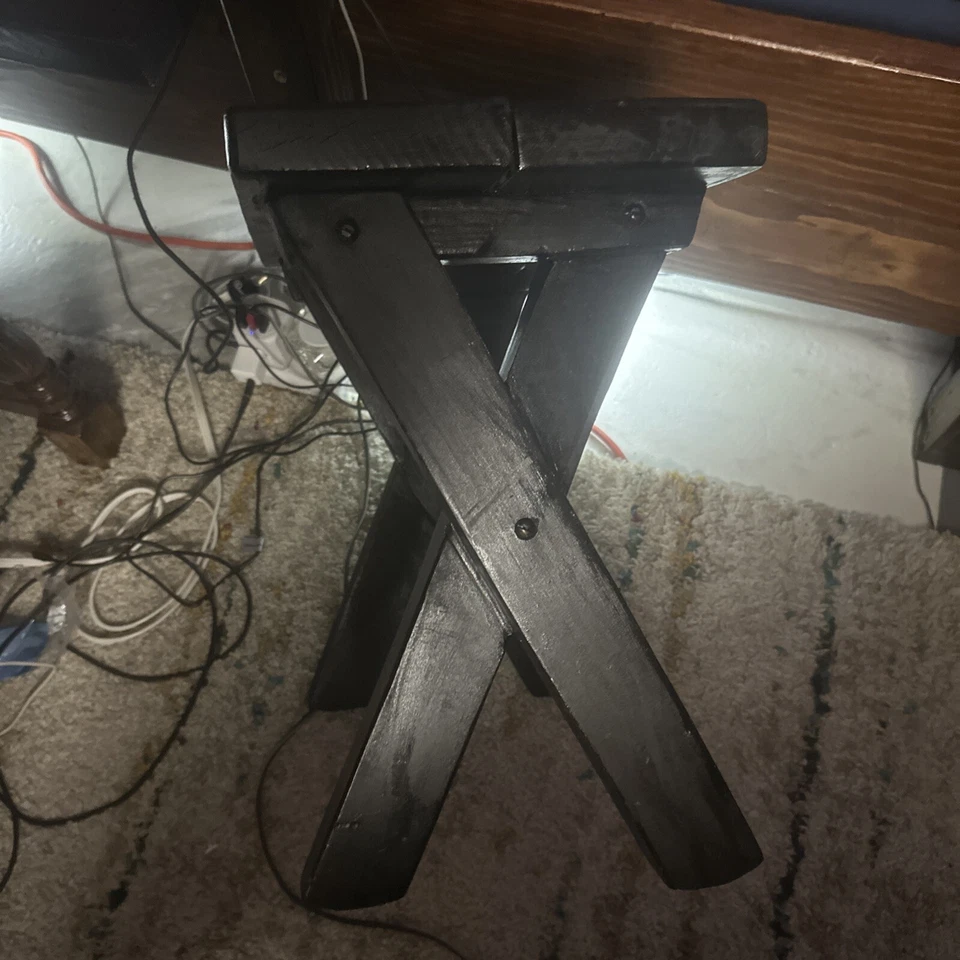 Antigua Mesa Primitiva Sawbuck Madera Lateral Planta Soporte Caballete X Pierna Cruz Rústica Foto 3 de 4