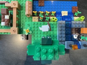 LEGO 21114 Minecraft The Farm Used Complete w/Minifigures and Manual