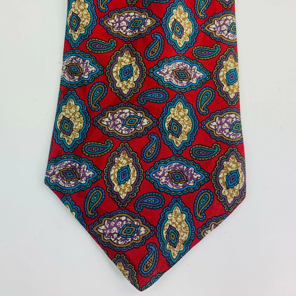 Corbata Richards Road Para Hombre Roja con Azul Paisley De Colección Hecha en EE. UU. 100% Seda Foto 2 de 4