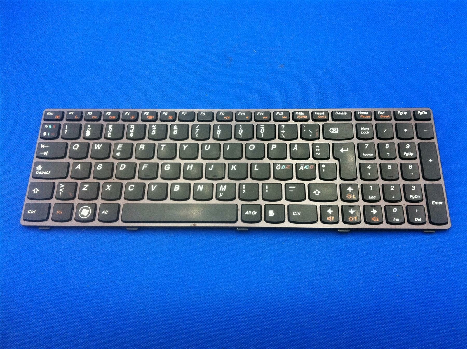 Lenovo Ideapad Z570 Nordic Keyboard 25201010, USED, TESTED, WORKING